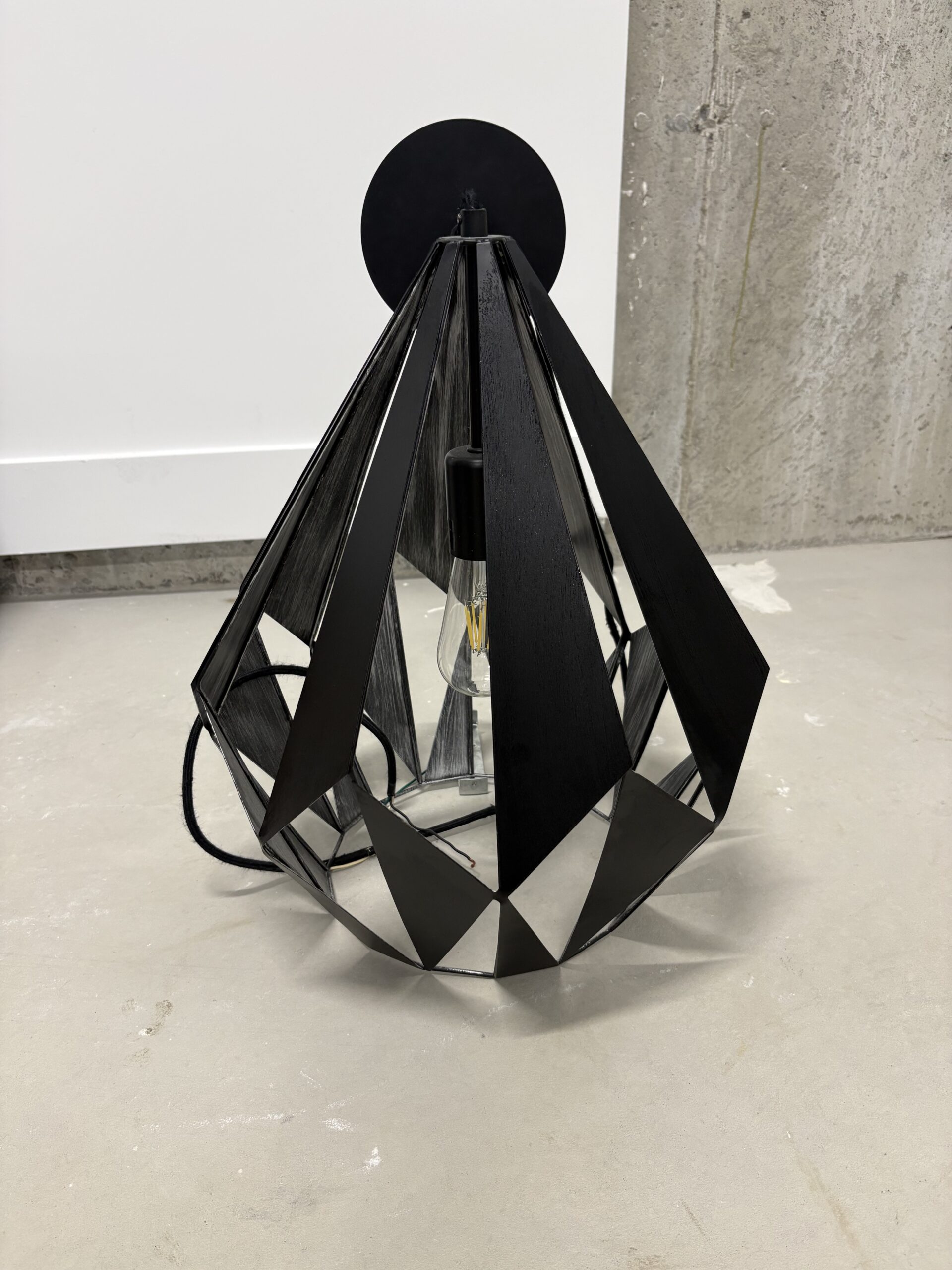 Lampe suspendue noire moderne